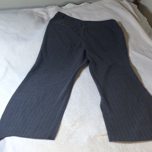 Apt 9 Grey Pin Strip Women’Slanks - Picture 4 of 14